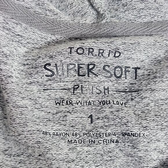 𝅺torrid Super Soft Plush Gray Cowl Neck Sweater Wear What You Love size 1 - Picture 3 of 3